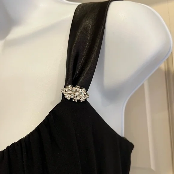 Gorgeous black knee length dress with sparkle design around the skirt. - Picture 7 of 7